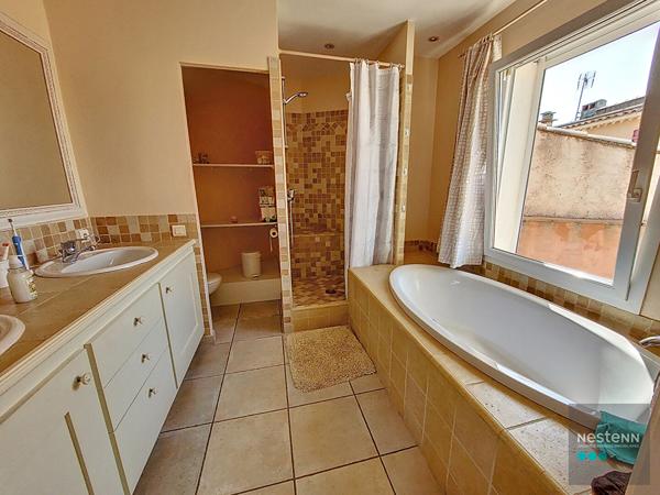 Maison à Six Fours Les Plages de 6 pièces de 180 m² sur 405 m² de terrain