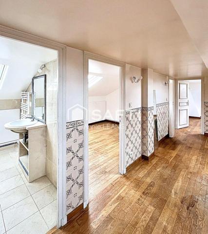 À deux pas du parc Montreau et à 15 min du métro La Dhuys (Ligne 11), spacieuse maison familiale offrant volumes, luminosité et fort potentiel.