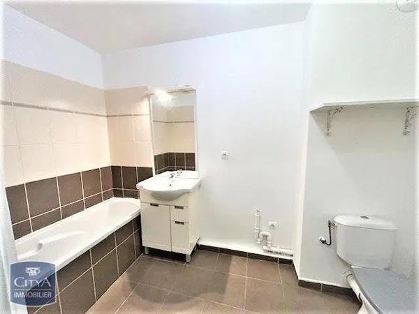 Appartement à louer 3 pièces 54.76m² La Seyne-sur-Mer (83500)