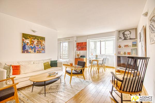 Versailles Montreuil Glatiigny - Appartement 4 pièces 93 m² environ situé au 2eme étage avec ascenseur, cave et double parking en sous-sol €675 000 ** - Référence 25915