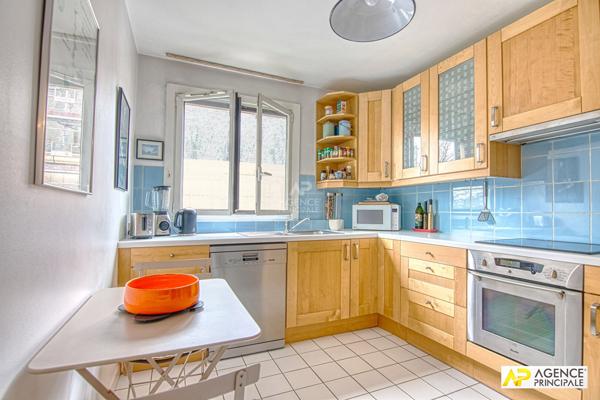 Versailles Montreuil Glatiigny - Appartement 4 pièces 93 m² environ situé au 2eme étage avec ascenseur, cave et double parking en sous-sol €675 000 ** - Référence 25915