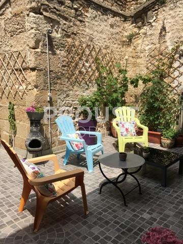 Belle maison de ville à deux pas du marché avec terrasse et garage
