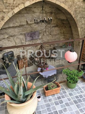 Belle maison de ville à deux pas du marché avec terrasse et garage