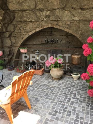 Belle maison de ville à deux pas du marché avec terrasse et garage