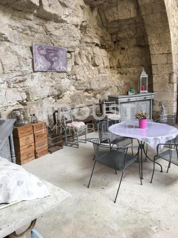 Belle maison de ville à deux pas du marché avec terrasse et garage