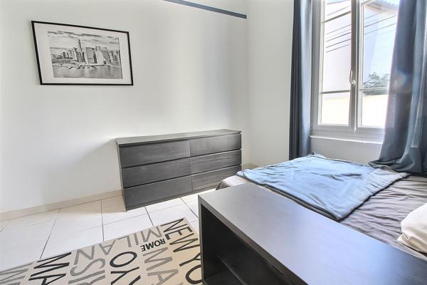 Marignane - À vendre une maison plain pied, de 5 pièces de 120 m2 sur une parcelle de 551m2