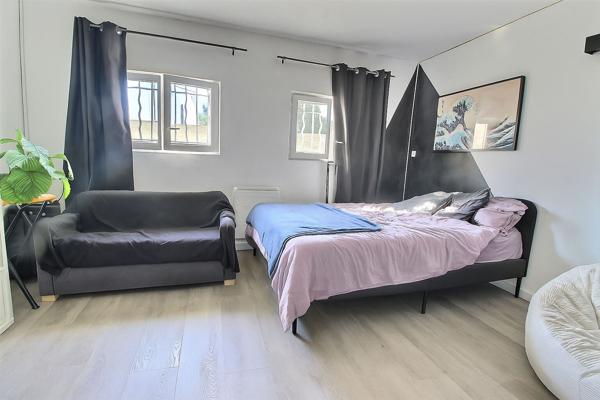 Marignane - À vendre une maison plain pied, de 5 pièces de 120 m2 sur une parcelle de 551m2