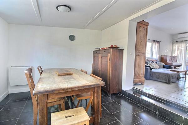 Marignane - À vendre une maison plain pied, de 5 pièces de 120 m2 sur une parcelle de 551m2