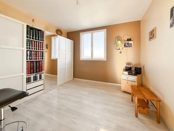 SAINT-NAZAIRE QUARTIER RESIDENTIEL FAMILIAL TOUT A PIED, à vendre MAISON 4 CHAMBRES, JARDIN CLOS, DEPENDANCES.