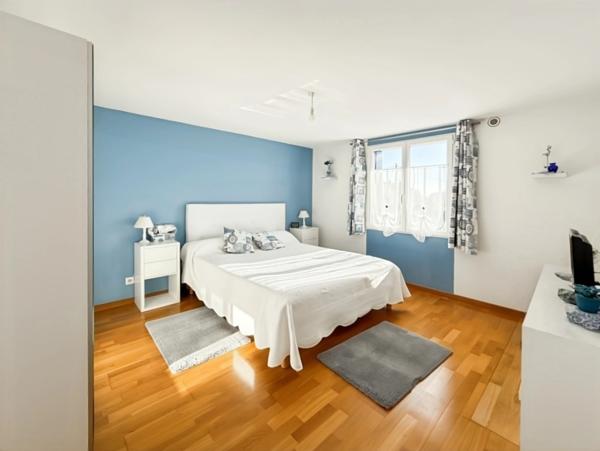 SAINT-NAZAIRE QUARTIER RESIDENTIEL FAMILIAL TOUT A PIED, à vendre MAISON 4 CHAMBRES, JARDIN CLOS, DEPENDANCES.