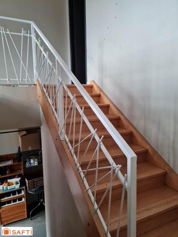 Rare, ce bel immeuble commercial contenant un restaurant renommé, sa terrasse et son appartement de fonction