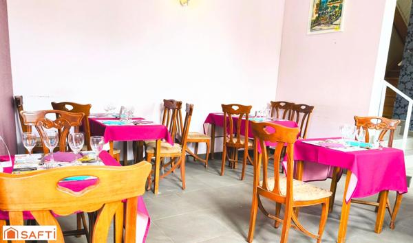 Rare, ce bel immeuble commercial contenant un restaurant renommé, sa terrasse et son appartement de fonction