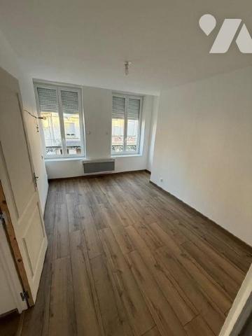 HESDIN, Maison d'habitation - Habitation de centre ville entièrement rénovée se composant d'un ...