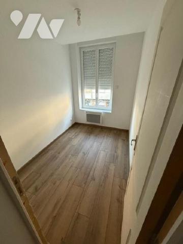 HESDIN, Maison d'habitation - Habitation de centre ville entièrement rénovée se composant d'un ...