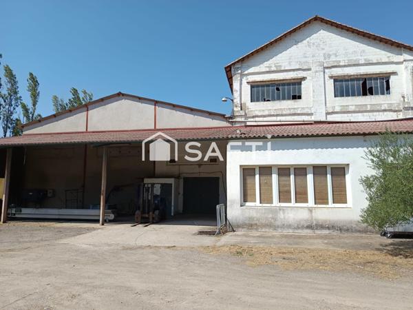 BATIMENTS SUR 6749 M2 DE TERRAIN EN BORD DE RN 113