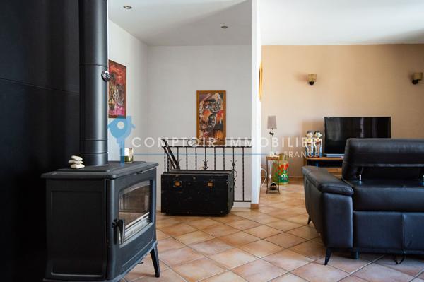 Maison de village
                                                                                                                                                                                                                                                                                                                        7 pièce(s)                                                                                                                                                                                                          4 chambre(s)                                                                                                                                                                                                          187  m²