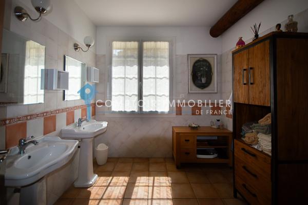 Maison de village
                                                                                                                                                                                                                                                                                                                        7 pièce(s)                                                                                                                                                                                                          4 chambre(s)                                                                                                                                                                                                          187  m²