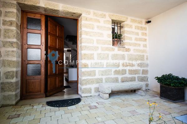 Maison de village
                                                                                                                                                                                                                                                                                                                        7 pièce(s)                                                                                                                                                                                                          4 chambre(s)                                                                                                                                                                                                          187  m²