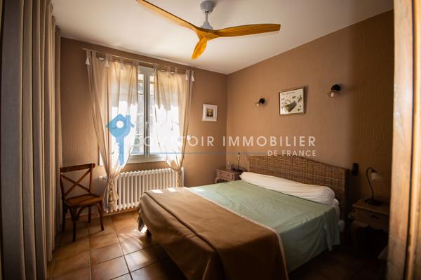 Maison de village
                                                                                                                                                                                                                                                                                                                        7 pièce(s)                                                                                                                                                                                                          4 chambre(s)                                                                                                                                                                                                          187  m²