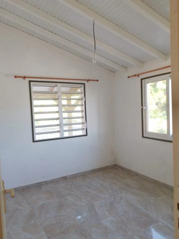 🏡 À VENDRE – Maison 2 niveaux à Baillif Guadeloupe, proche du centre et de toutes commodités.