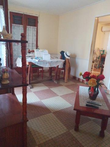 🏡 À VENDRE – Maison 2 niveaux à Baillif Guadeloupe, proche du centre et de toutes commodités.
