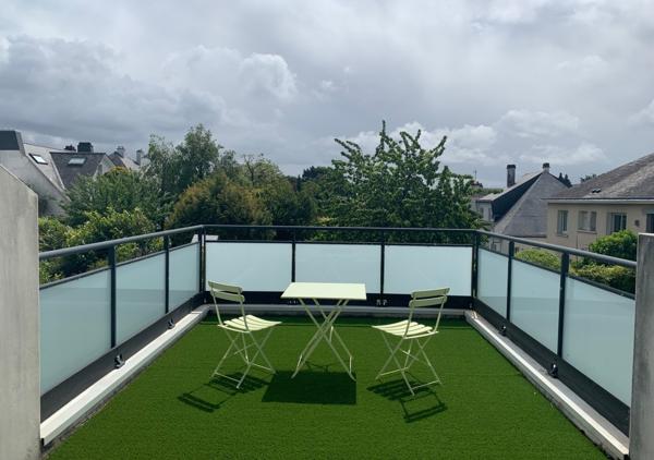 Maison contemporaine dans une rue au calme avec jardin paysagé et spa