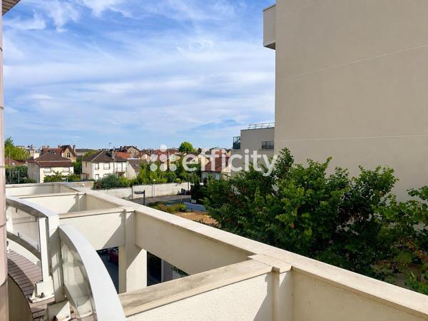 Appartement
         3 pièces
        - 82 m² Exclusivité 320 000 € *