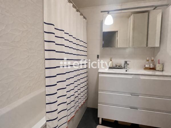 Appartement
         3 pièces
        - 82 m² Exclusivité 320 000 € *