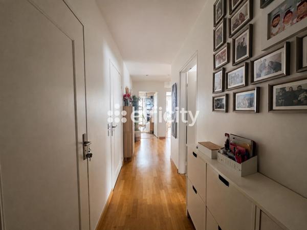Appartement
         3 pièces
        - 82 m² Exclusivité 320 000 € *