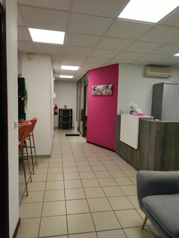Location                                                      Local commercial
                        
                     6 pièces                      86 m2                     à Fort-de-France