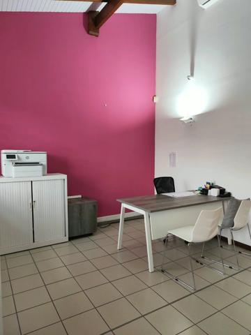 Location                                                      Local commercial
                        
                     6 pièces                      86 m2                     à Fort-de-France