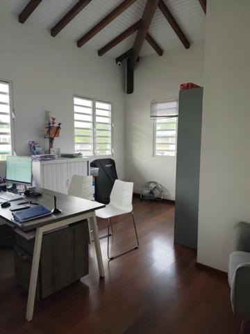 Location                                                      Local commercial
                        
                     6 pièces                      86 m2                     à Fort-de-France