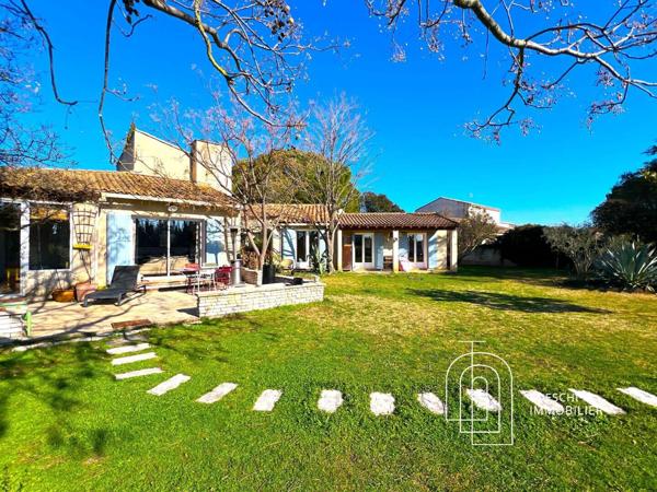 MAISON D'ARCHITECTE EN CAMPAGNE D'ARLES