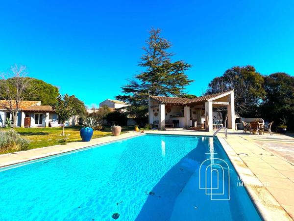 MAISON D'ARCHITECTE EN CAMPAGNE D'ARLES