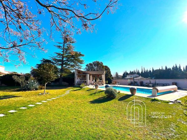 MAISON D'ARCHITECTE EN CAMPAGNE D'ARLES