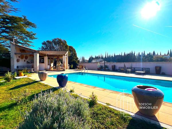 MAISON D'ARCHITECTE EN CAMPAGNE D'ARLES