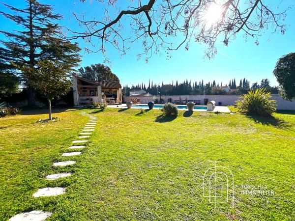 MAISON D'ARCHITECTE EN CAMPAGNE D'ARLES