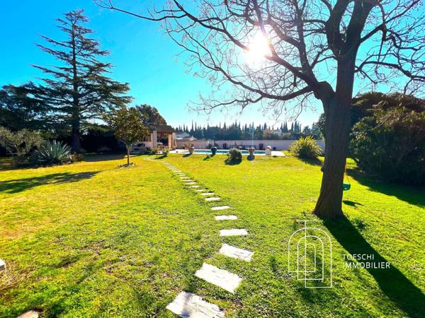 MAISON D'ARCHITECTE EN CAMPAGNE D'ARLES