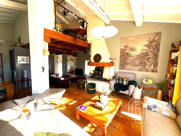 MAISON D'ARCHITECTE EN CAMPAGNE D'ARLES