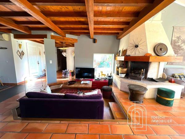 MAISON D'ARCHITECTE EN CAMPAGNE D'ARLES