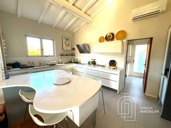 MAISON D'ARCHITECTE EN CAMPAGNE D'ARLES