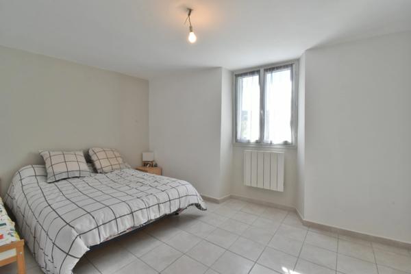 Belle propriété avec deux maisons sur 3430 m² de terrain arboré – Potentiel rare !