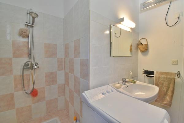 Belle propriété avec deux maisons sur 3430 m² de terrain arboré – Potentiel rare !