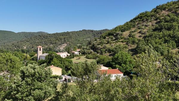 Belle propriété avec deux maisons sur 3430 m² de terrain arboré – Potentiel rare !