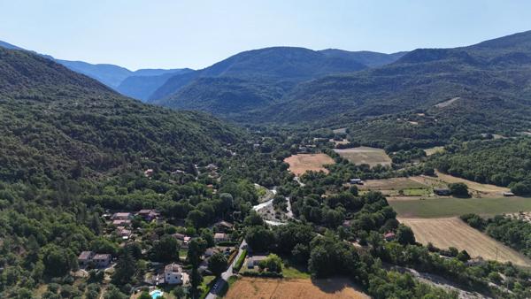 Belle propriété avec deux maisons sur 3430 m² de terrain arboré – Potentiel rare !