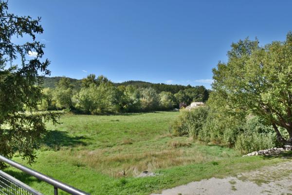 Belle propriété avec deux maisons sur 3430 m² de terrain arboré – Potentiel rare !