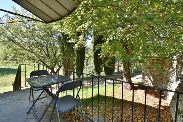 Belle propriété avec deux maisons sur 3430 m² de terrain arboré – Potentiel rare !