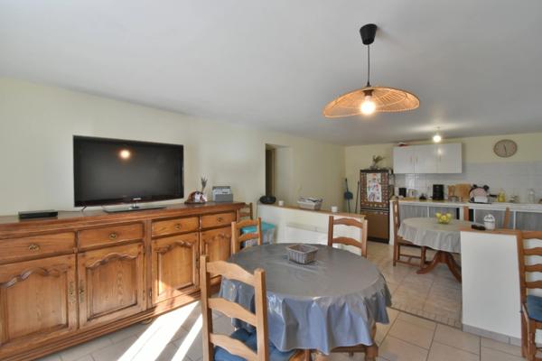 Belle propriété avec deux maisons sur 3430 m² de terrain arboré – Potentiel rare !