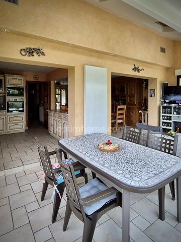 Maison de 8 pièces 152 m² - 3 ch - Véranda, Sous-sol complet & Terrain - Bourges