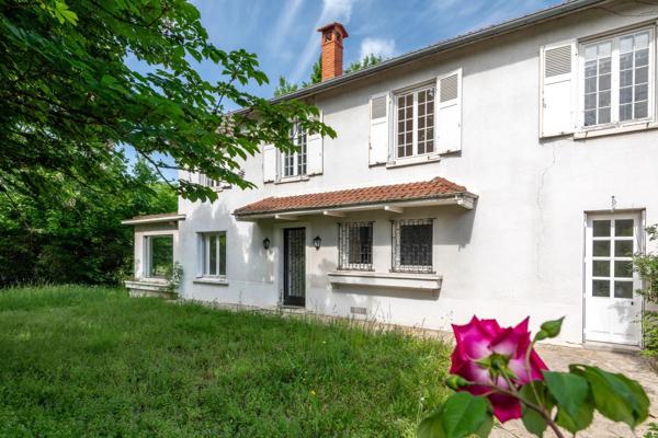 Sainte-Foy-lès-Lyon – Propriété bourgeoise rénovée avec terrain constructible de 6 093 m²